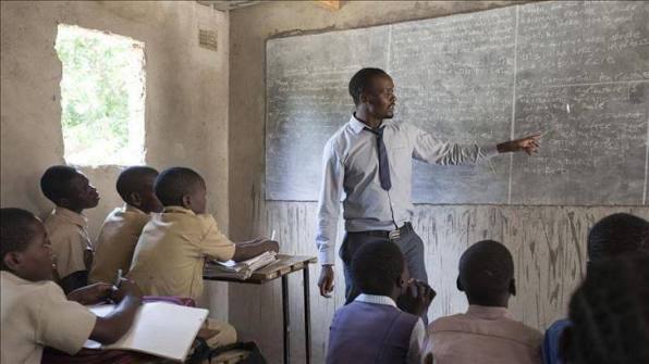 Teacher conducting a lesson for pupils amid Zimbabwe’s teacher shortage debate